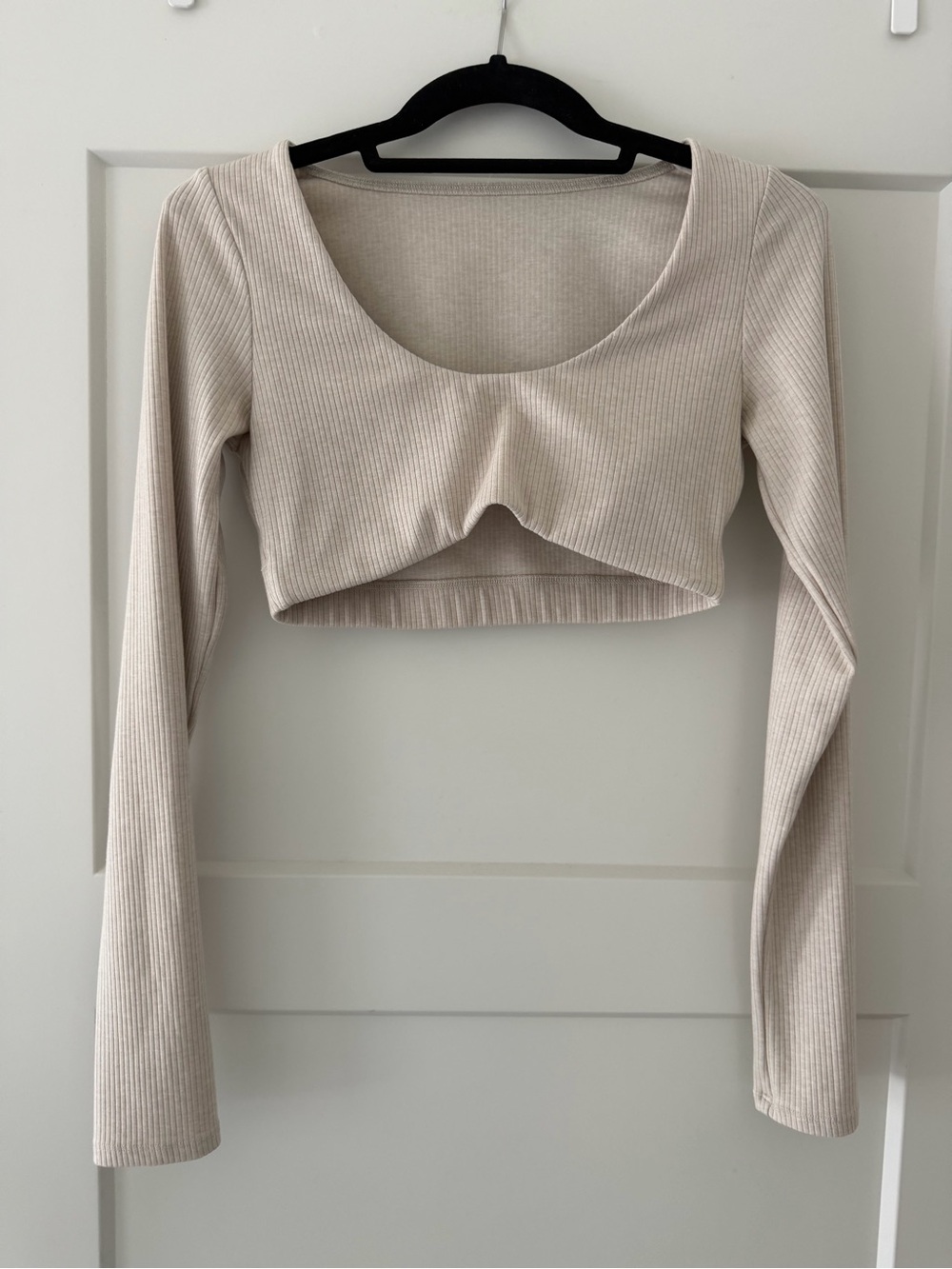 alo Ribbed Scoop-Neck Long Sleeve Crop Top